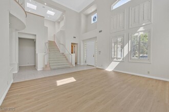 8236 Horseshoe Bend Ln in Las Vegas, NV - Foto de edificio - Building Photo