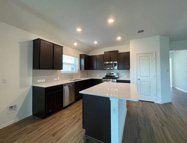 212 Coventry Dr in Hutto, TX - Building Photo - Building Photo