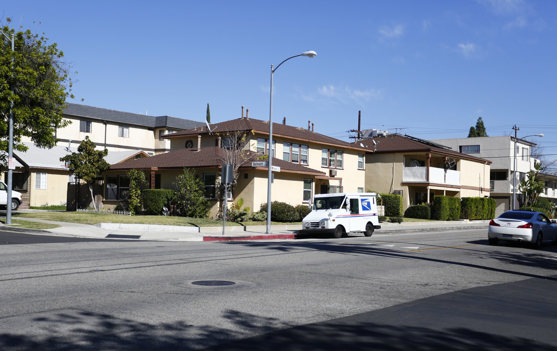 200 N Belmont St in Glendale, CA - Foto de edificio