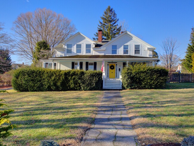 14 W Mystic Ave in Groton, CT - Foto de edificio - Building Photo