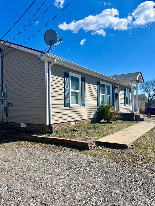 1043 Tolliver Way in Clarksville, TN - Building Photo - Building Photo