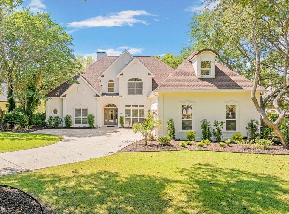 237 Mattie's Way in Destin, FL - Building Photo