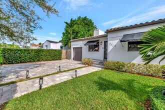 2415 SW 21st Ter in Miami, FL - Building Photo - Building Photo