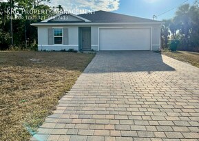 5029 S Rosebud Cir in La Belle, FL - Building Photo