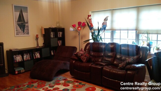 128 Lake Shore Rd in Boston, MA - Foto de edificio - Building Photo