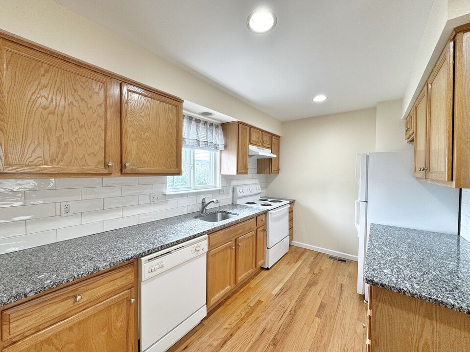 54 Stuart Ave-Unit -11 in Norwalk, CT - Building Photo