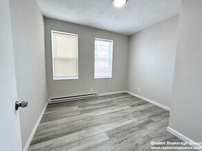 65 Gove St, Unit 6 in Boston, MA - Foto de edificio - Building Photo