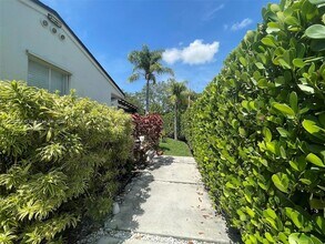 200 NE 110th St in Miami, FL - Building Photo - Building Photo