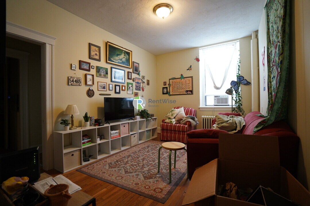 223 Essex St in Melrose, MA - Building Photo