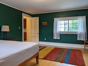 27 Howard St, Unit Brick/ Green Room + Green Bath in Bangor, ME - Foto de edificio - Building Photo