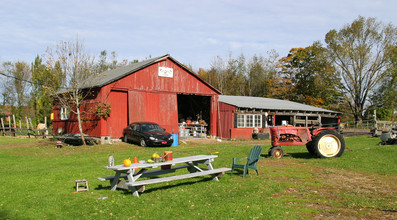 46 Exeter Rd in Lebanon, CT - Foto de edificio - Building Photo