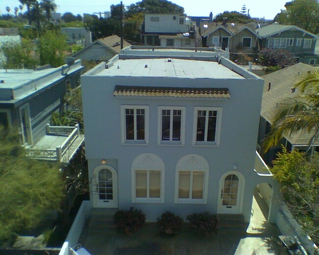 126 Breeze Ave in Venice, CA - Building Photo - Building Photo