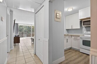 107 Royal Pk Dr in Oakland Park, FL - Building Photo - Building Photo