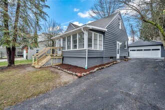 12931 Fruitside Rd in Garfield Heights, OH - Building Photo - Building Photo
