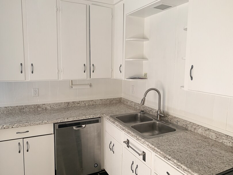 12 Chapman Ave, Unit 1 in Easthampton, MA - Building Photo