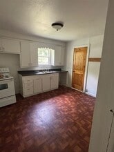 324 Dewey St in Deport, TX - Building Photo - Building Photo