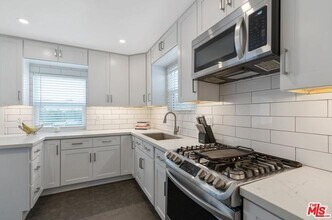 15220 Morrison St in Los Angeles, CA - Building Photo - Building Photo