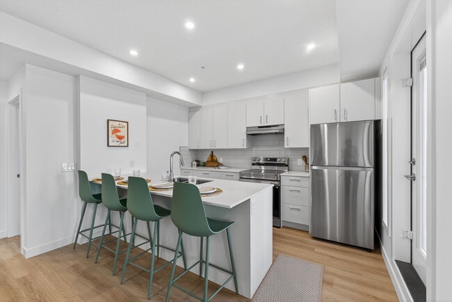 517 67 Av SW in Calgary, AB - Building Photo - Building Photo