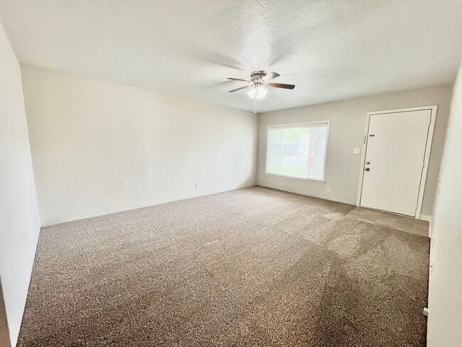 1714-1716 Madrone Ave in West Sacramento, CA - Building Photo - Building Photo