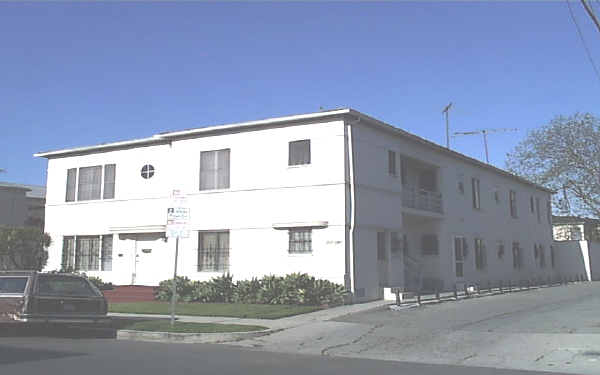 137 S Sweetzer Ave in West Hollywood, CA - Building Photo - Building Photo