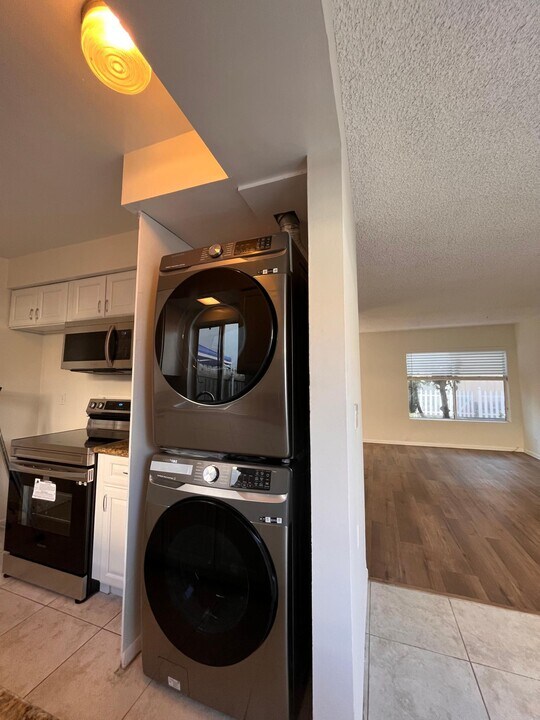 724 Clay Ave in Huntington Beach, CA - Building Photo