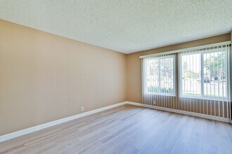 5529 Entrada Cedros in San Jose, CA - Building Photo - Building Photo