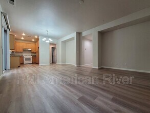 8143 Crystal Walk Cir in Elk Grove, CA - Building Photo - Building Photo