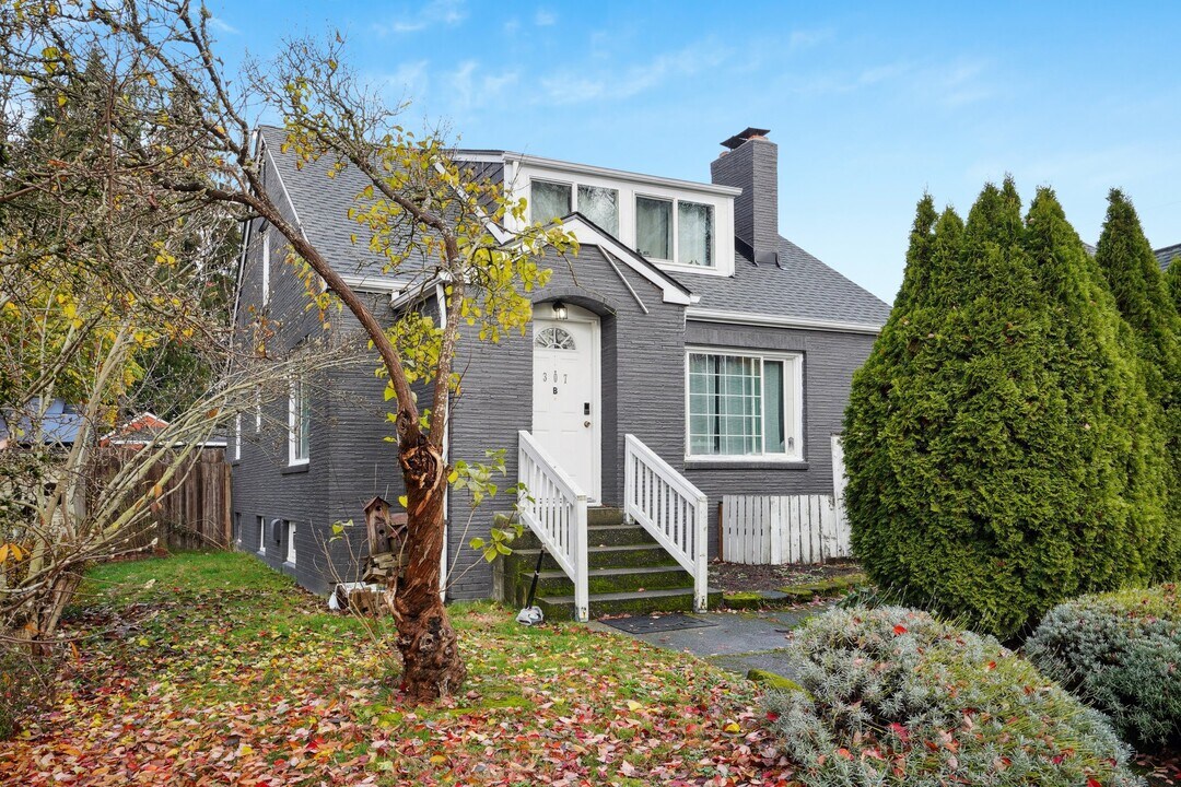 307 7th Ave NW in Puyallup, WA - Building Photo