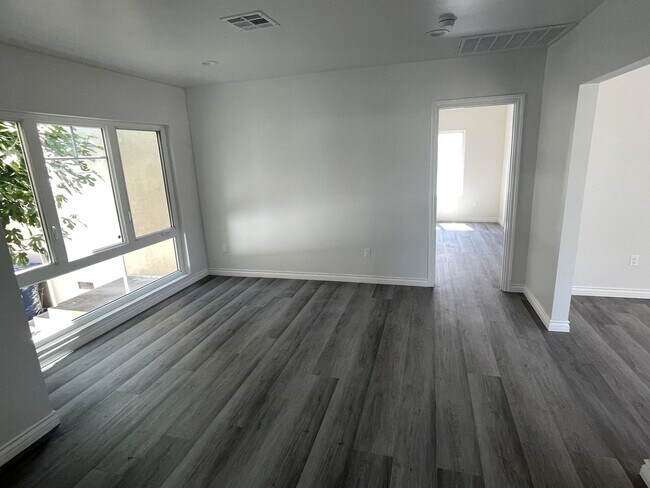 property at 2804-2806 W Grand Ave