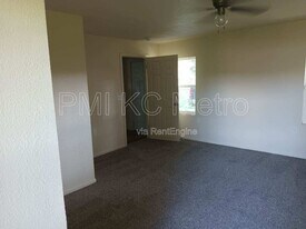 26 S Central St in Buckner, MO - Building Photo