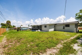 1840 Bluebird Ln in Englewood, FL - Building Photo - Building Photo