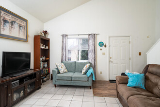 1015 Elizabeth Ln in El Dorado, CA - Building Photo - Interior Photo