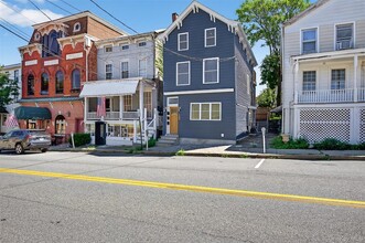 165 W Main St, Unit 1 in Goshen, NY - Foto de edificio - Building Photo