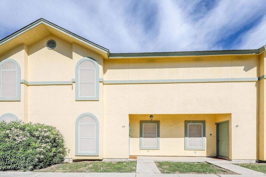 1000 Ranchway Dr, Unit 46 in Laredo, TX - Building Photo