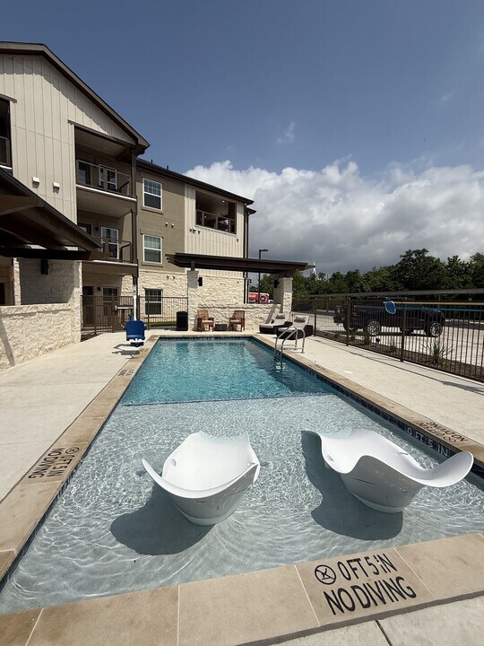 BARONS PARK in Fredericksburg, TX - Building Photo