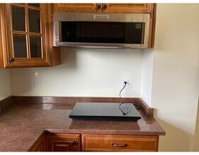 462 Walnut St-Unit -3b in Newton, MA - Building Photo - Building Photo