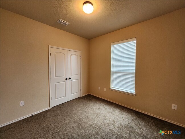 property at 720 Creekside Cir
