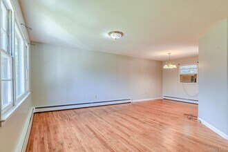 11 Hudson Bluff Dr in Marlboro, NY - Building Photo - Building Photo
