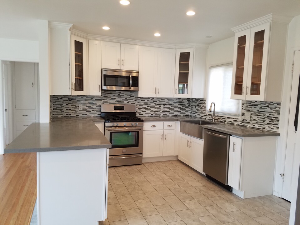 3180 Rowena Ave in Los Angeles, CA - Building Photo