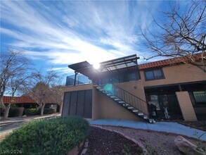 6681 Bubbling Brook Dr in Las Vegas, NV - Building Photo - Building Photo