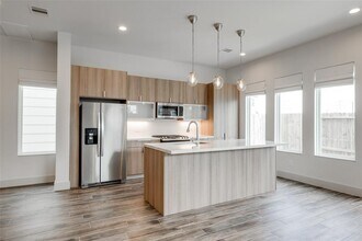 4402 Santorini Ln in Houston, TX - Building Photo - Building Photo