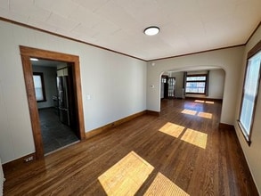 2551 Eastern Ave SE in Grand Rapids, MI - Foto de edificio - Building Photo