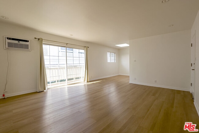 1144 10th St in Santa Monica, CA - Building Photo - Building Photo