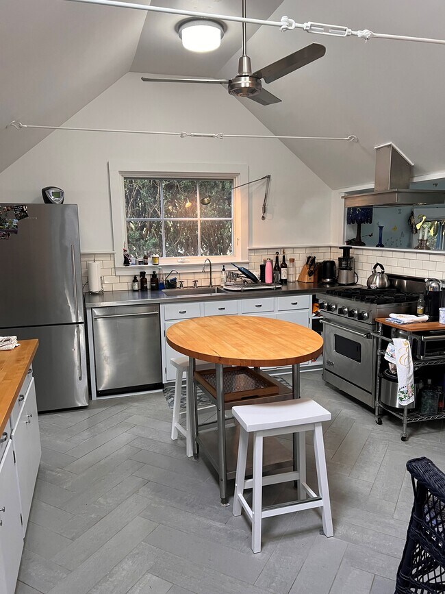 11 Miller Ln in East Hampton, NY - Building Photo - Building Photo