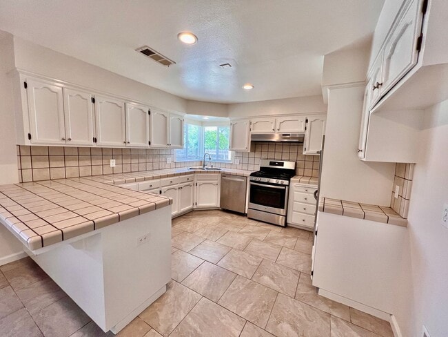 240 S Caesar Ave in Fresno, CA - Building Photo - Building Photo