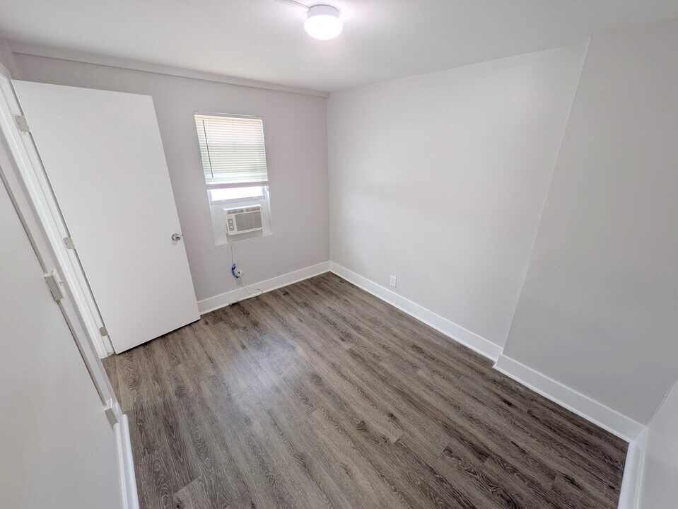 529 Revere Rd in West Palm Beach, FL - Building Photo