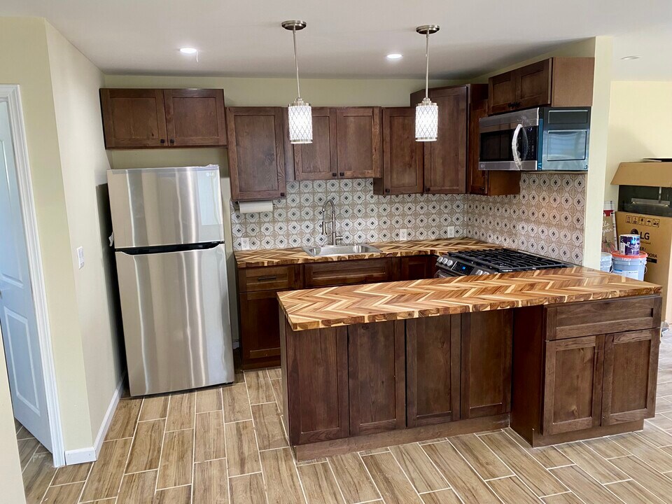 2296 Cutler St in Simi Valley, CA - Foto de edificio