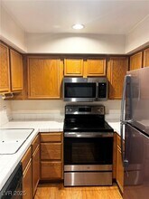 2140 Pinetop Ln in Las Vegas, NV - Foto de edificio - Building Photo