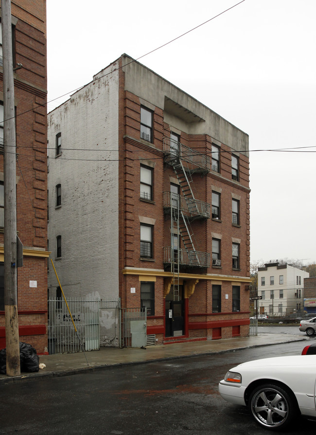 442 E 176th St in Bronx, NY - Foto de edificio - Building Photo