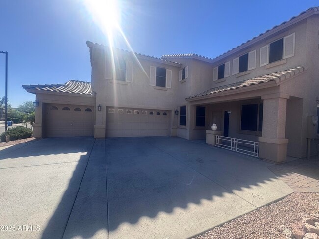 2234 W Peak View Rd in Phoenix, AZ - Foto de edificio - Building Photo